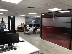 Old Portsmouth Rd, Guildford à louer Photo intérieure– Image 2 sur 4