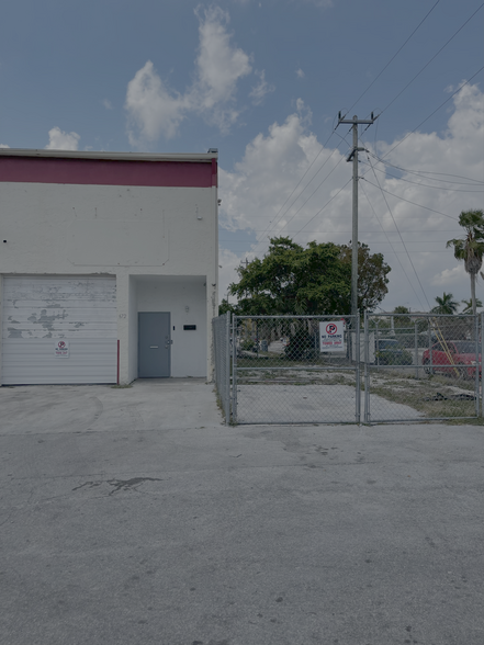 672 NW 118th St, Miami, FL à louer - Photo de l’immeuble – Image 2 sur 10