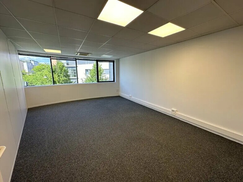 Bureau dans Reims à louer - Photo de l’immeuble – Image 2 sur 3