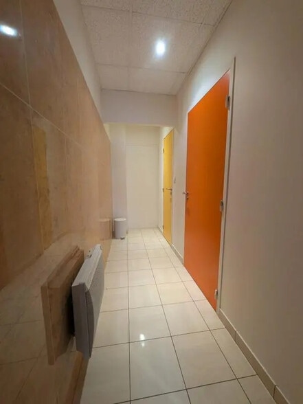 Bureau dans Saint-Aubin-sur-Gaillon à louer - Photo intérieure – Image 2 sur 4