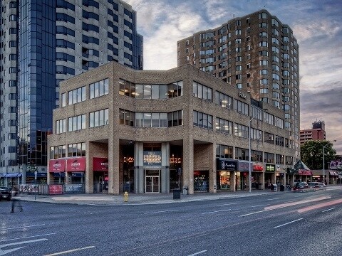 685 Richmond St, London, ON à louer Photo de l’immeuble– Image 1 sur 2