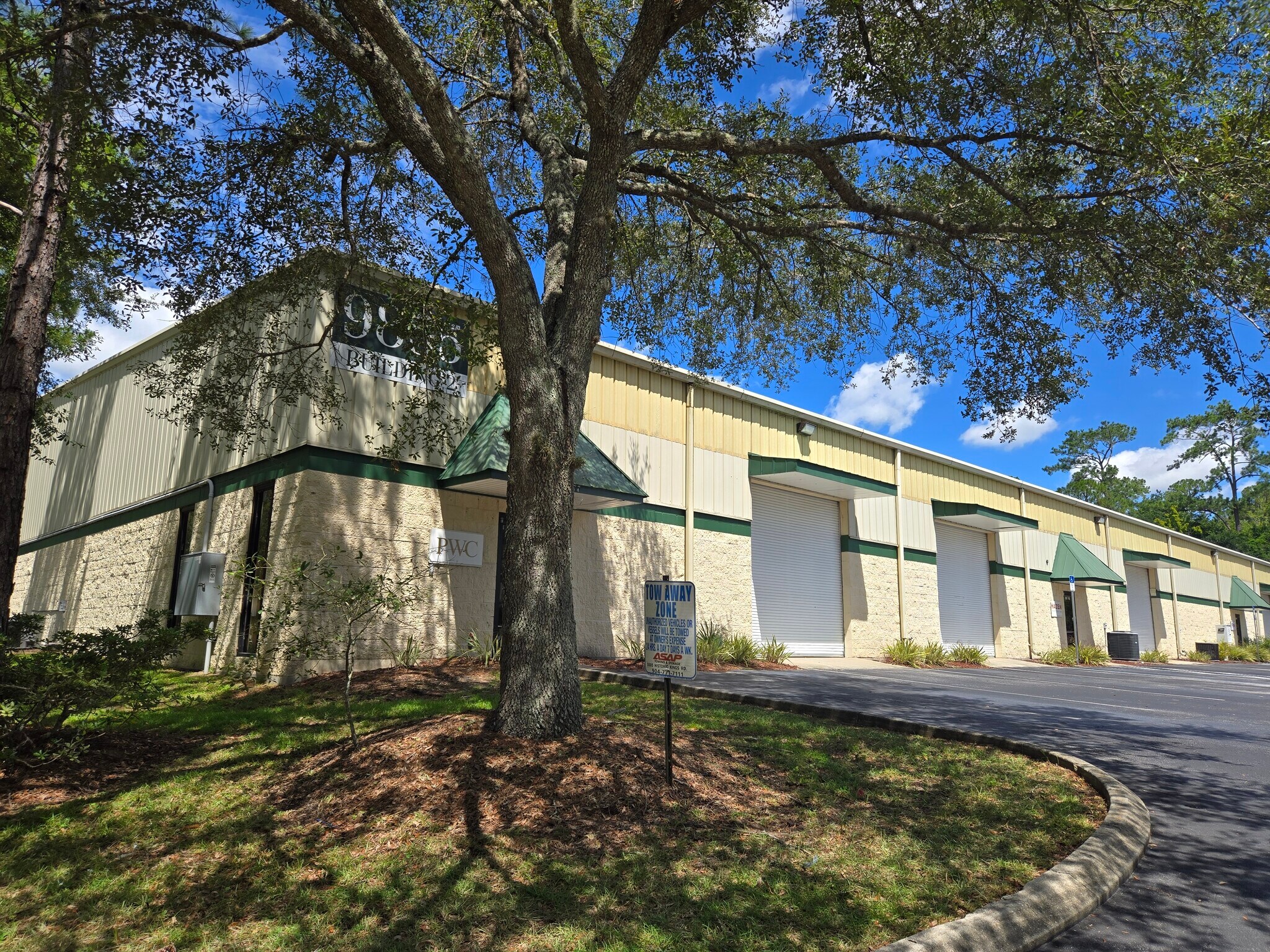 9855 Mining Dr, Jacksonville, FL à louer Photo de l’immeuble– Image 1 sur 13