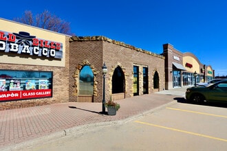 615-643 E Saginaw Hwy, Grand Ledge, MI à louer Photo de l’immeuble– Image 1 sur 8