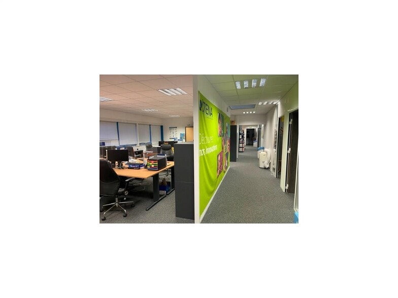 Local d’activités dans Villepinte à louer - Photo intérieure – Image 2 sur 8