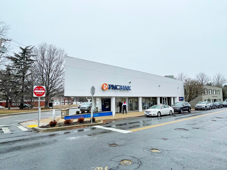 921 Bay Ridge Ave, Annapolis, MD à louer - Photo de l’immeuble – Image 2 sur 10