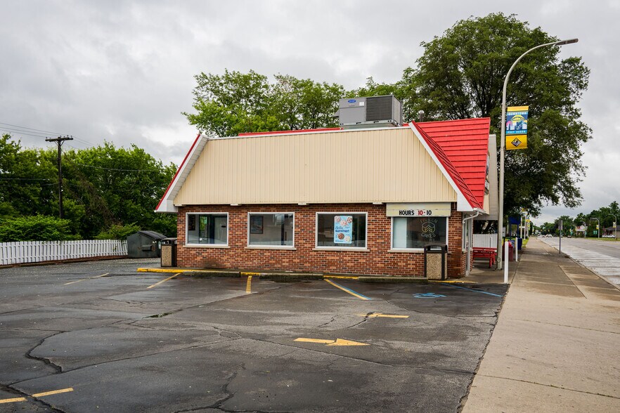 1220 Military St, Port Huron, MI à vendre - Photo de l’immeuble – Image 3 sur 6