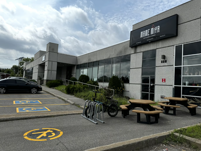 154 Boul Des Laurentides, Laval, QC à louer - Photo principale – Image 1 sur 1