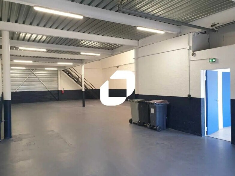 Local d’activités dans Orly à louer - Photo de l’immeuble – Image 3 sur 16
