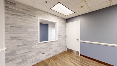 3825 Highland Ave, Downers Grove, IL à louer Numérisation 3D Matterport– Image 1 sur 1