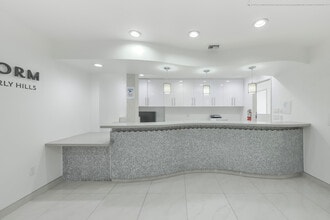 435 N Roxbury Dr, Beverly Hills, CA à louer Photo intérieure– Image 2 sur 16