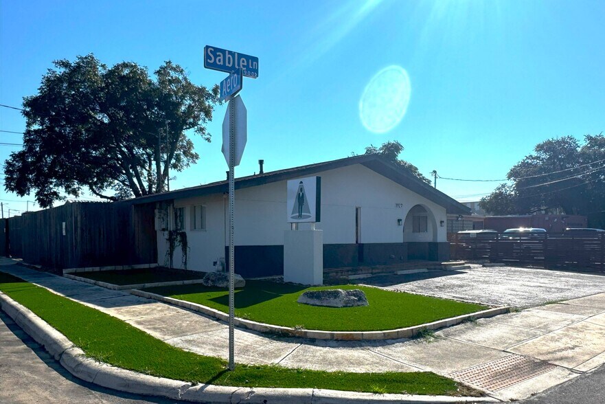 1927 Sable Ln, San Antonio, TX à vendre - Photo de l’immeuble – Image 1 sur 6