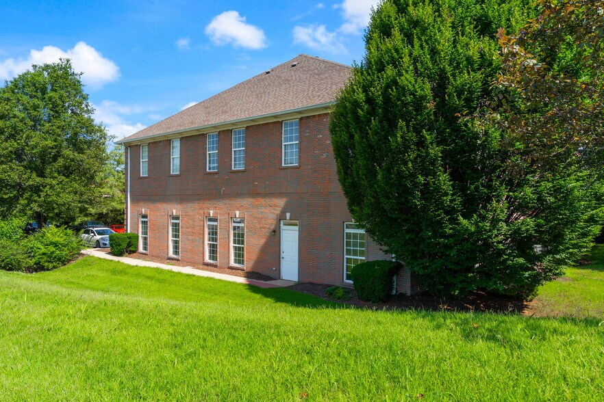 3240 Office Pointe Pl, Louisville, KY à vendre - Photo de l’immeuble – Image 3 sur 63