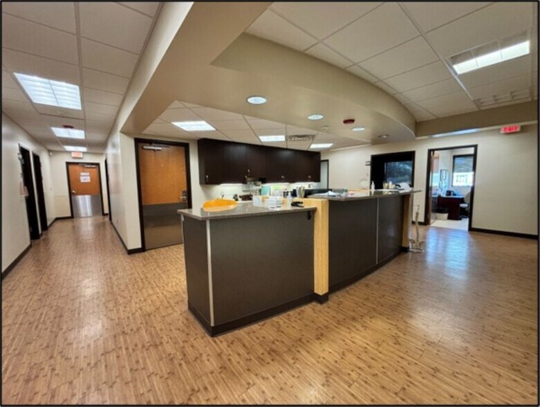 105-107 Winston Dr, Marshall, MI à vendre - Photo de l’immeuble – Image 2 sur 17