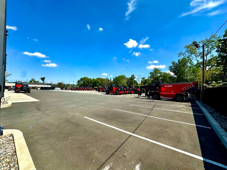 651 N Michigan Ave, Kenilworth, NJ à louer - Photo de l’immeuble – Image 3 sur 26