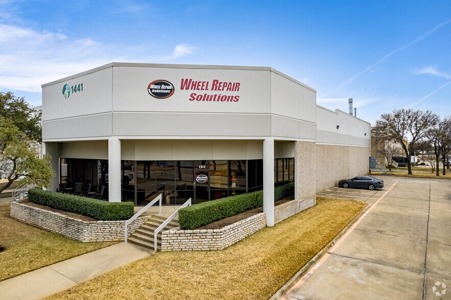 1441 Patton Pl, Carrollton, TX à louer - Photo de l’immeuble – Image 3 sur 8