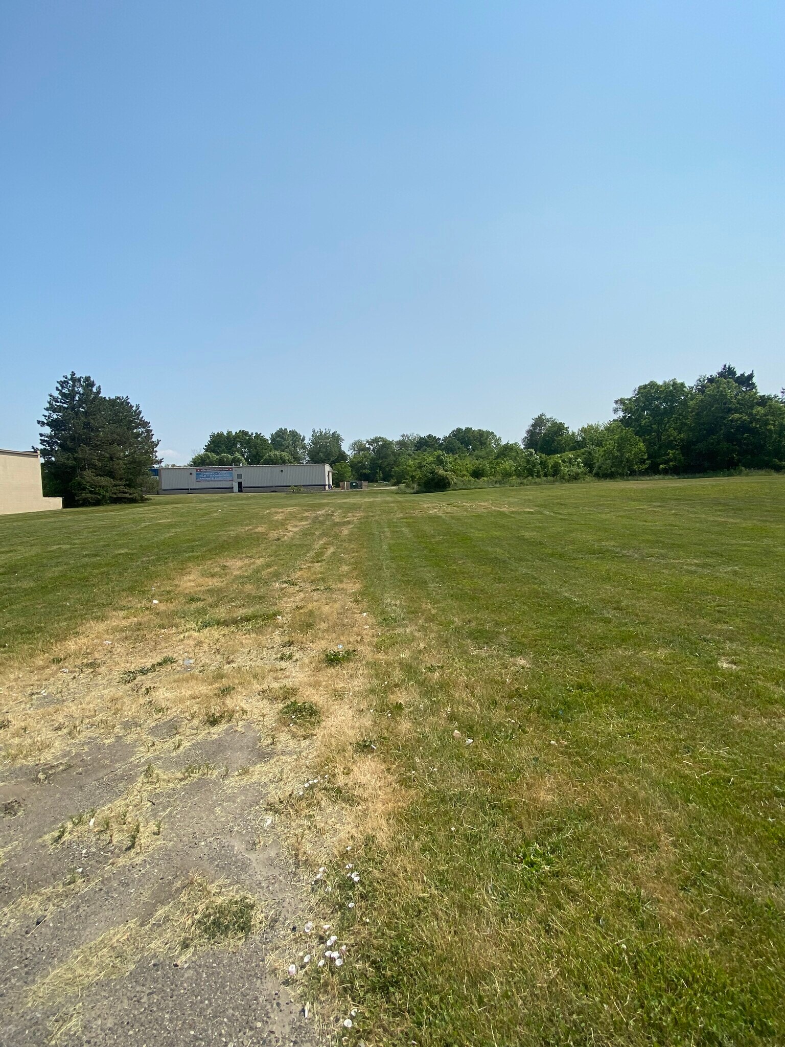 5023 W Pierson Rd, Flint, MI à vendre Photo principale– Image 1 sur 8