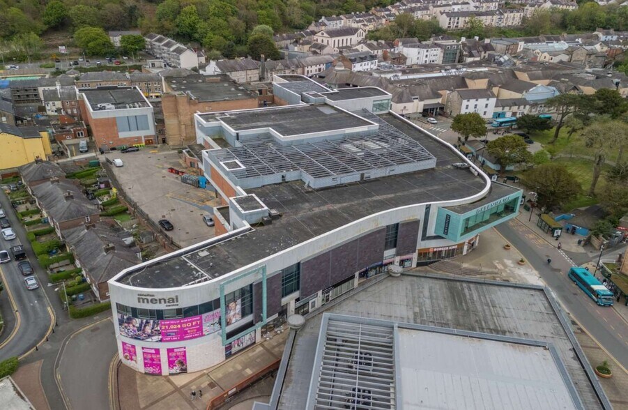 The Menai Centre portefeuille de 2 biens à vendre sur LoopNet.fr - Photo de l’immeuble – Image 1 sur 7