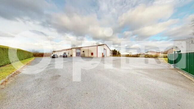 Plus de détails pour Local d’activités à vendre