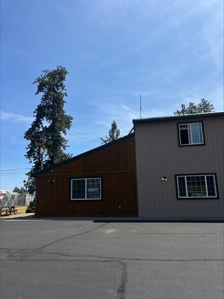 307 W Sisters Park Dr, Sisters, OR à vendre - Photo de l’immeuble – Image 3 sur 12