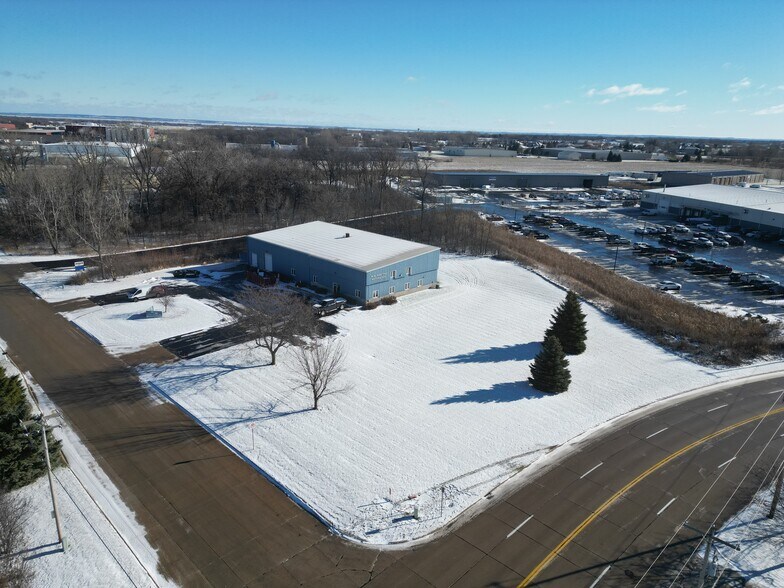 2695 Badger Ave, Oshkosh, WI à vendre - Photo de l’immeuble – Image 2 sur 13