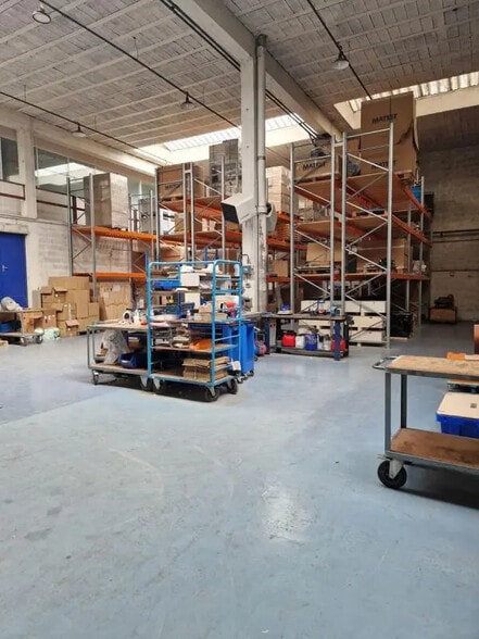 Local d'activités dans SAINT-OUEN-L'AUMONE à vendre - Photo de l’immeuble – Image 3 sur 11