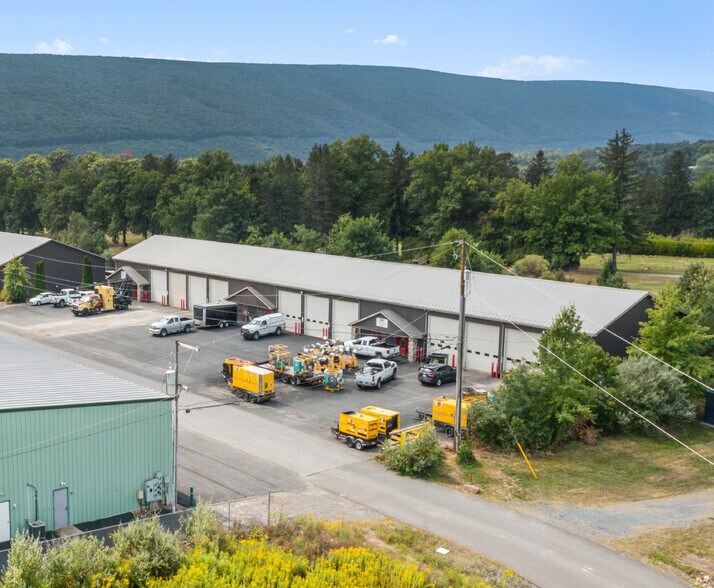 243 Grey Fox Dr, Montoursville, PA à vendre - Photo principale – Image 1 sur 14