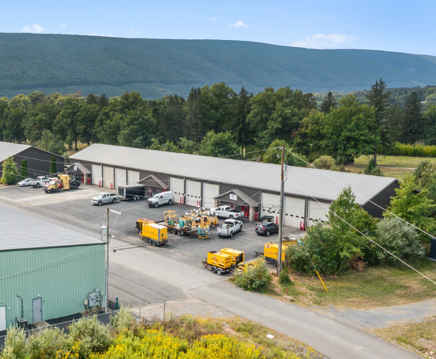 243 & 244 Grey Fox Dr. portefeuille de 2 biens à vendre sur LoopNet.fr Photo principale– Image 1 sur 11