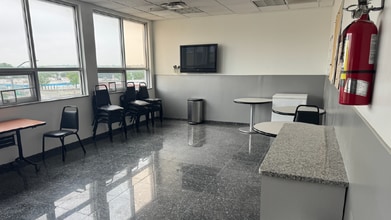 2544 Borough Pl, Woodside, NY à louer Photo intérieure– Image 2 sur 6