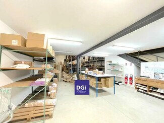 Plus de détails pour Local d'activités à louer