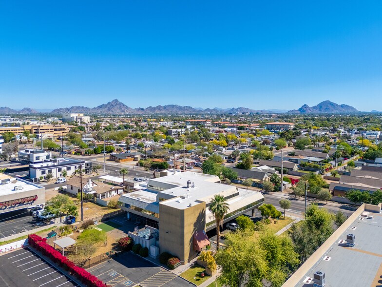 200 E Mitchell Dr, Phoenix, AZ à vendre - Photo de l’immeuble – Image 2 sur 9
