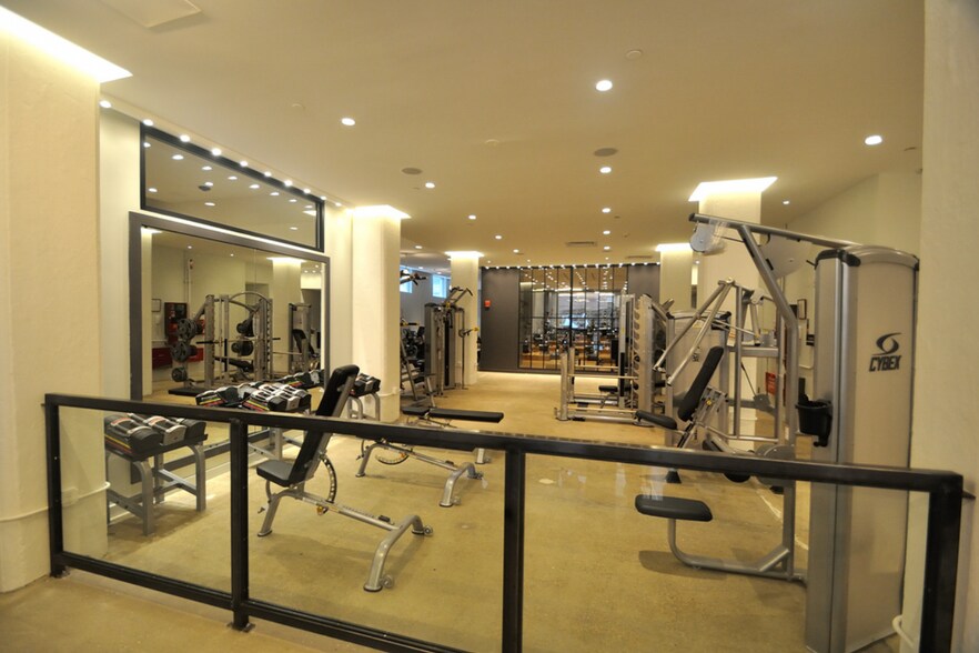 215 Water St, Brooklyn, NY à louer - Photo de l’immeuble – Image 1 sur 12