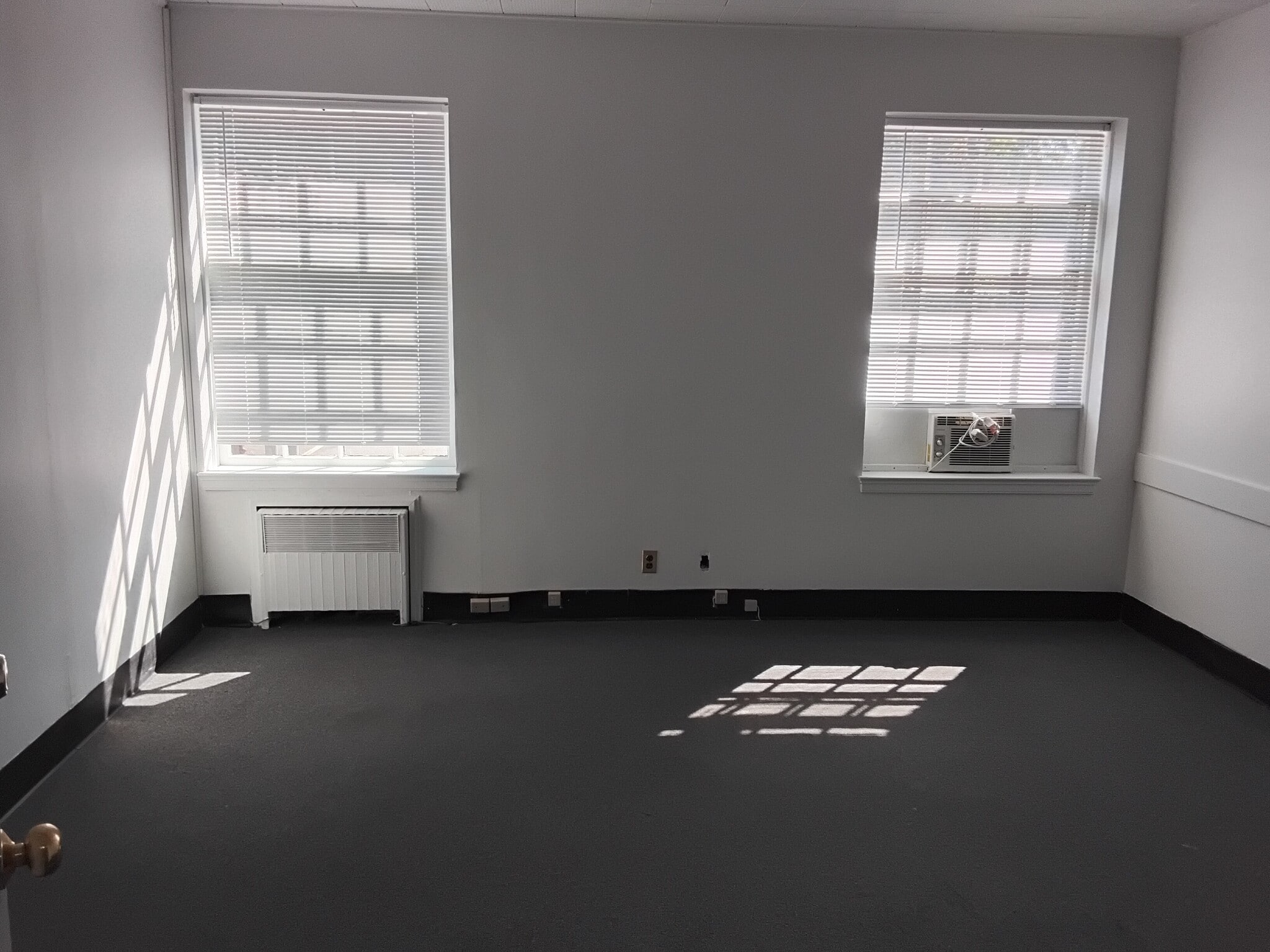 141 S Main St, Beacon Falls, CT à louer Photo intérieure– Image 1 sur 4