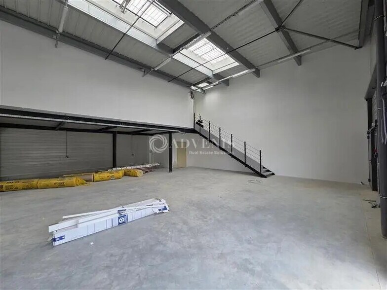 Local d’activités dans Stains à louer - Photo intérieure – Image 2 sur 9