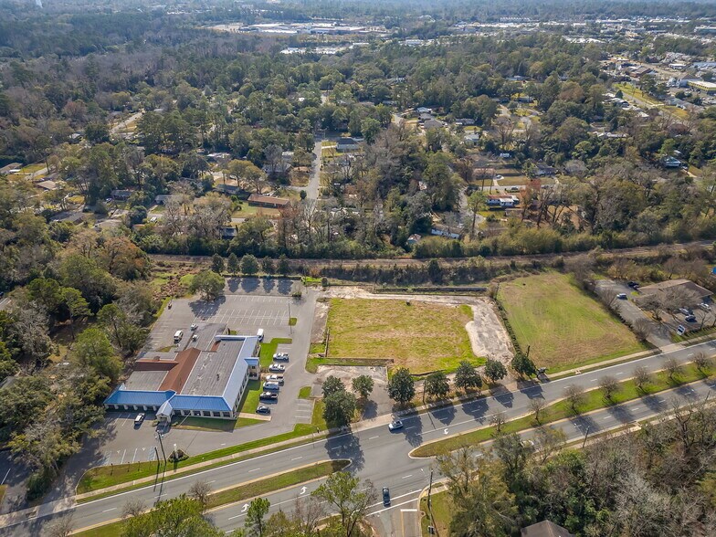 1709 Mahan Dr, Tallahassee, FL à vendre - Photo de l’immeuble – Image 1 sur 7