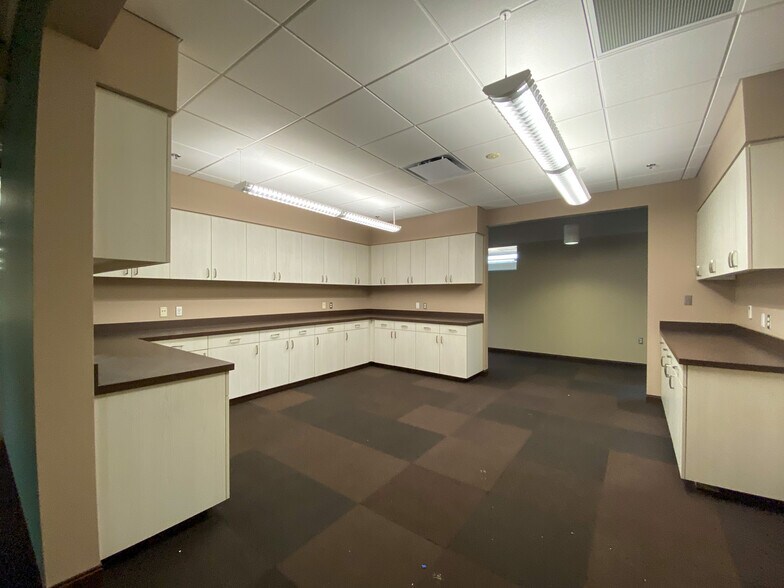 2140 Oak Industrial Dr NE, Grand Rapids, MI à louer - Photo intérieure – Image 2 sur 17