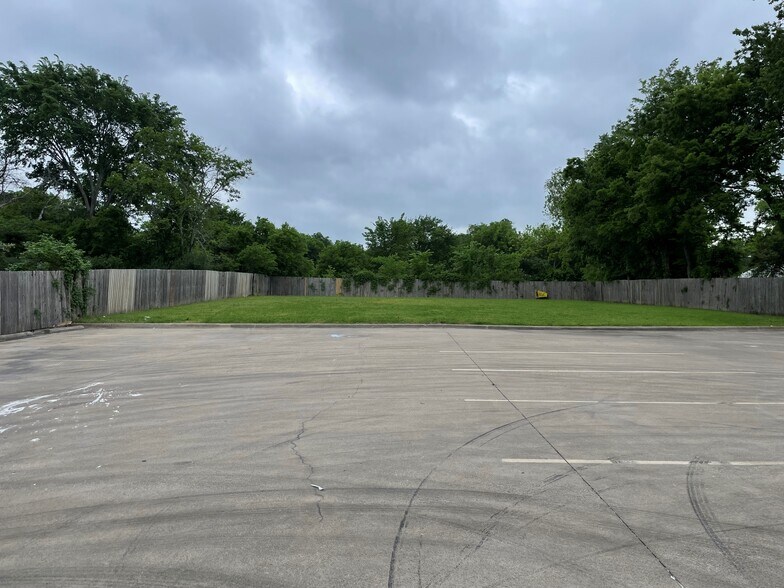 7812 Lake June Rd, Dallas, TX à louer - Photo de l’immeuble – Image 3 sur 3