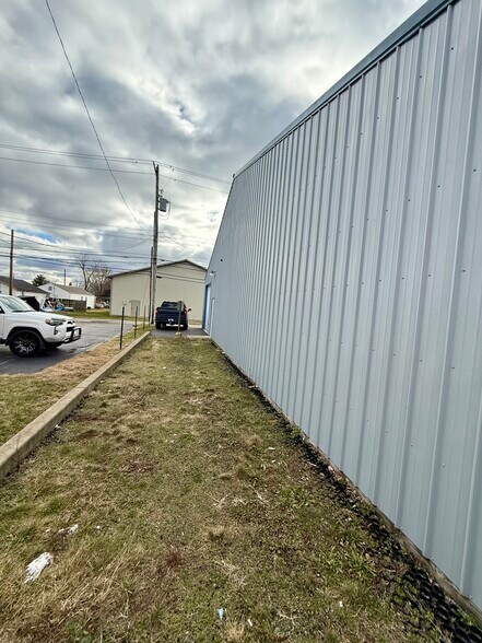 612 E Tipton St, Seymour, IN à louer - Photo de l’immeuble – Image 3 sur 6