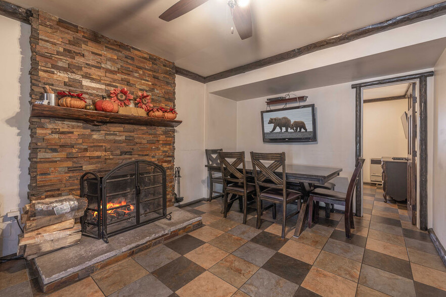 39921 Big Bear Blvd, Big Bear Lake, CA à vendre - Photo de l’immeuble – Image 3 sur 32