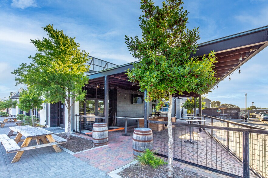 506 E Division St, Arlington, TX à louer - Photo de l’immeuble – Image 2 sur 8