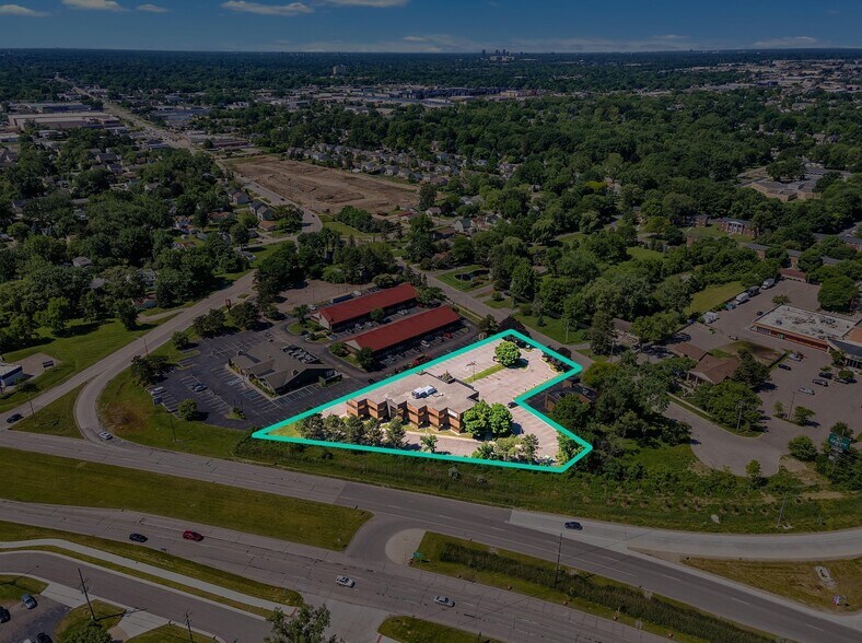 2430 Rochester Ct, Troy, MI à louer - Aérien – Image 2 sur 8