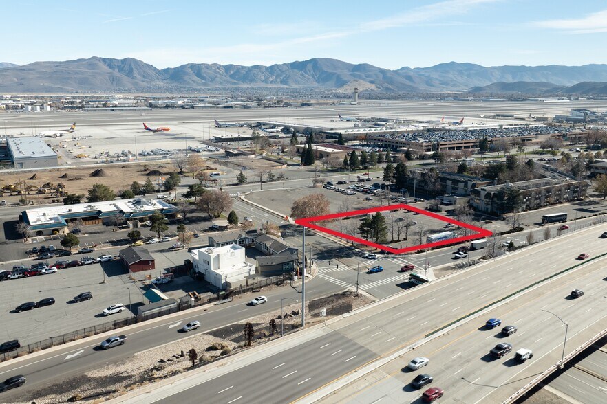 1535 Terminal Way, Reno, NV à louer - Photo de l’immeuble – Image 3 sur 5