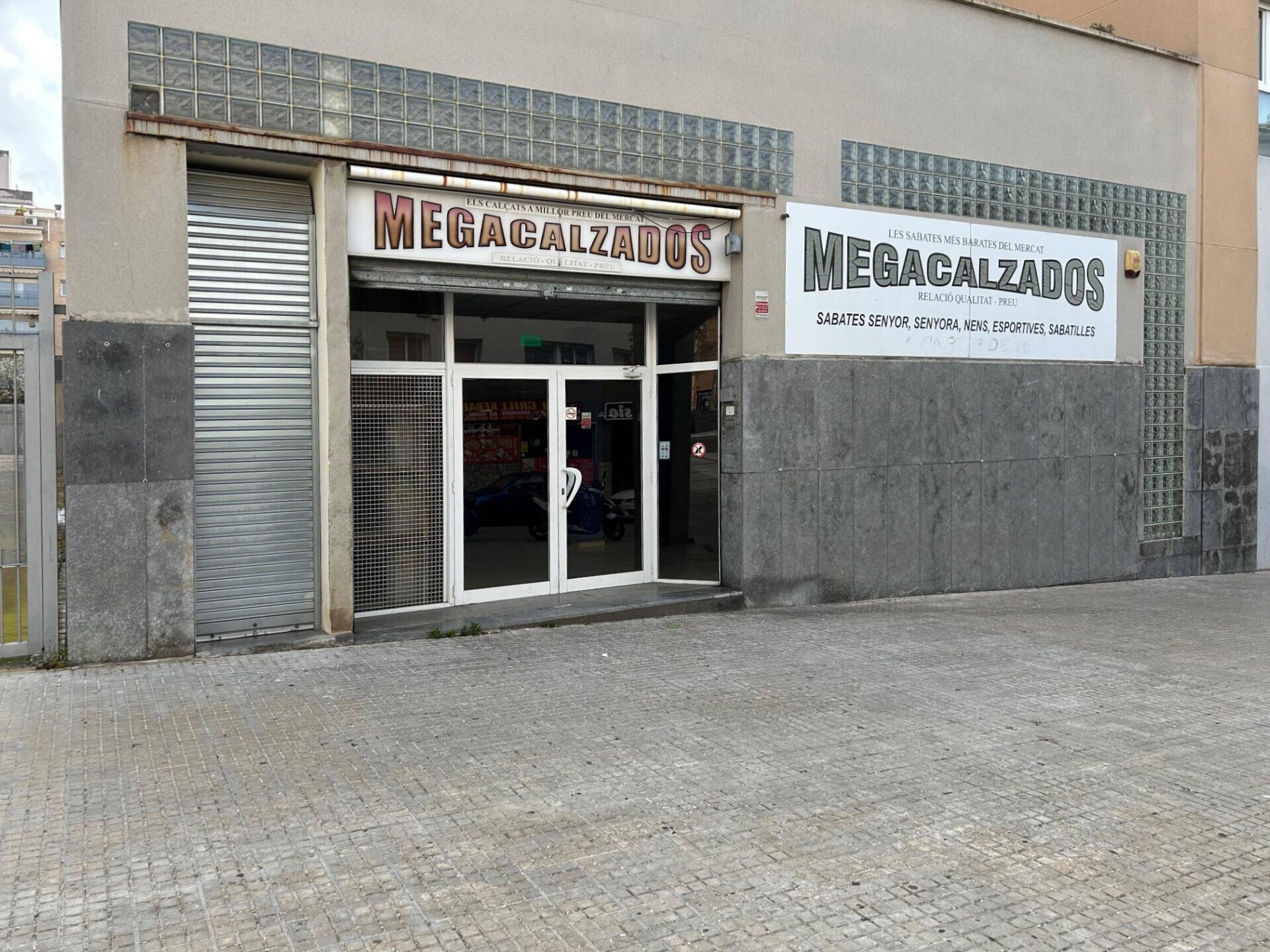 Local commercial dans Terrassa, Barcelona à louer Photo de l’immeuble– Image 1 sur 4