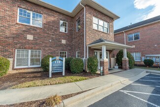 Plus de détails pour 110 Chadwick Square Ct, Hendersonville, NC - Bureau à vendre