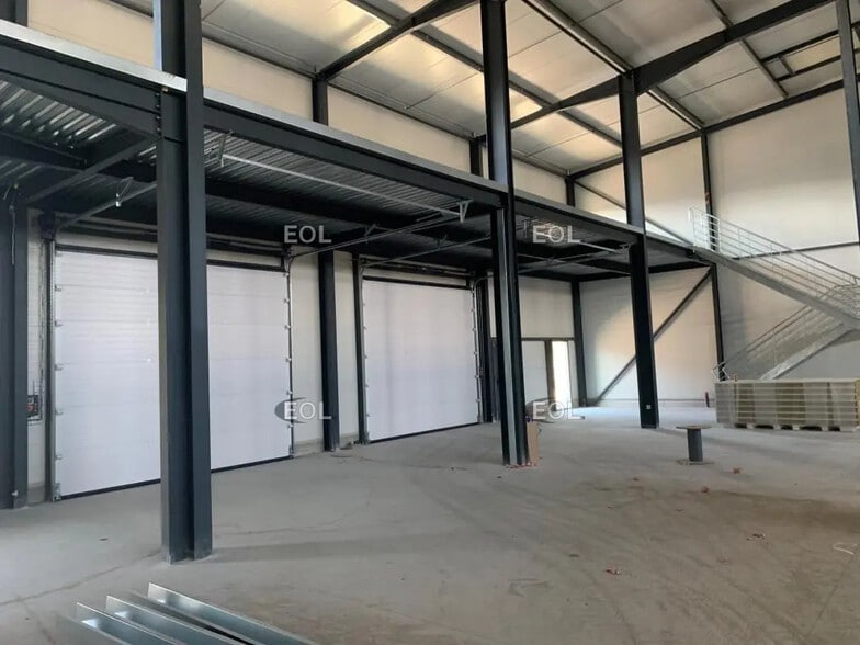 Local d’activités dans Carpentras à louer - Photo de l’immeuble – Image 3 sur 3