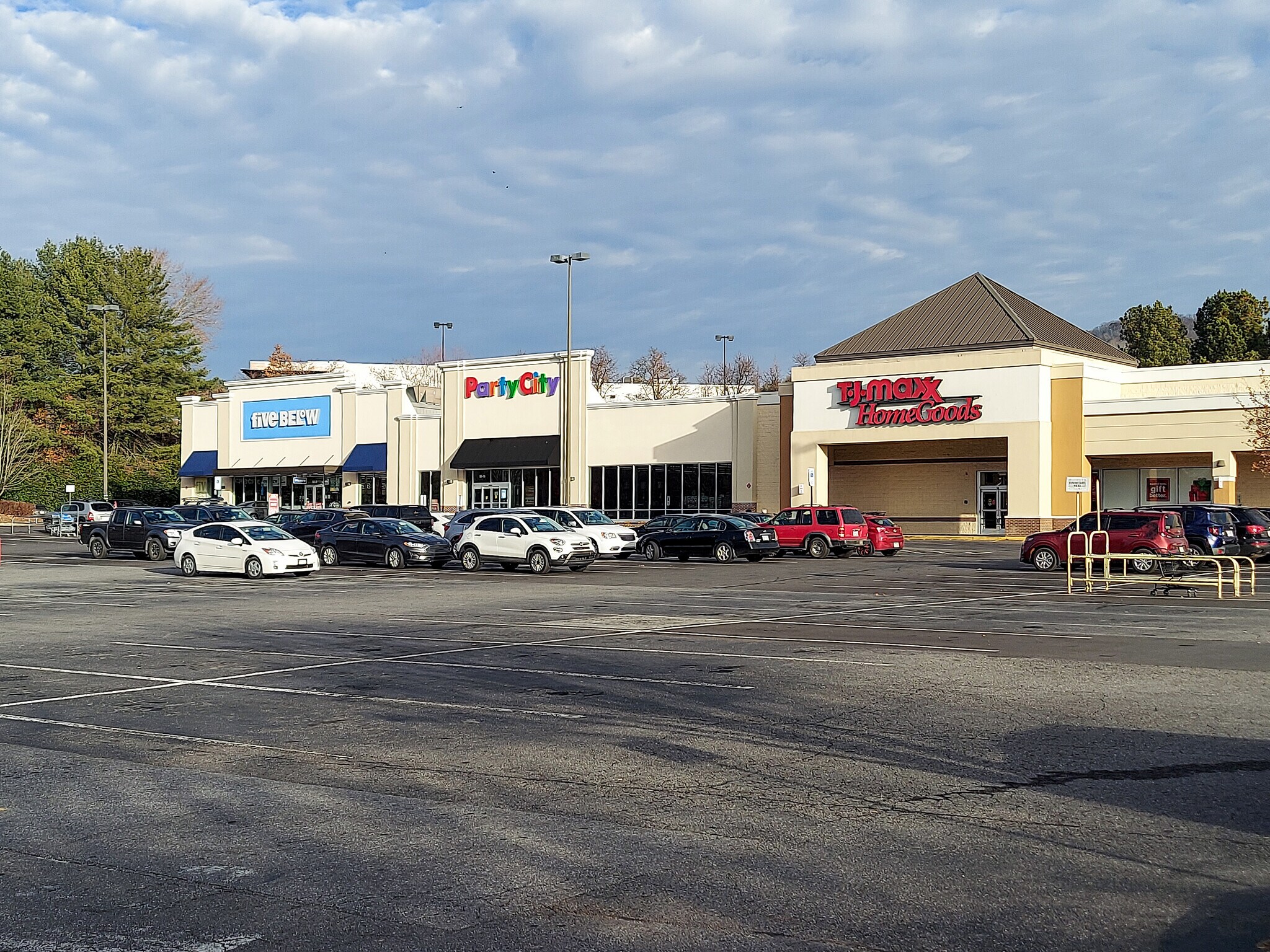 80 S Tunnel Rd, Asheville, NC à louer Photo principale– Image 1 sur 2