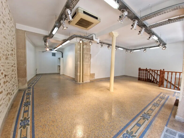 Local commercial dans Paris à louer - Photo de l’immeuble – Image 1 sur 4