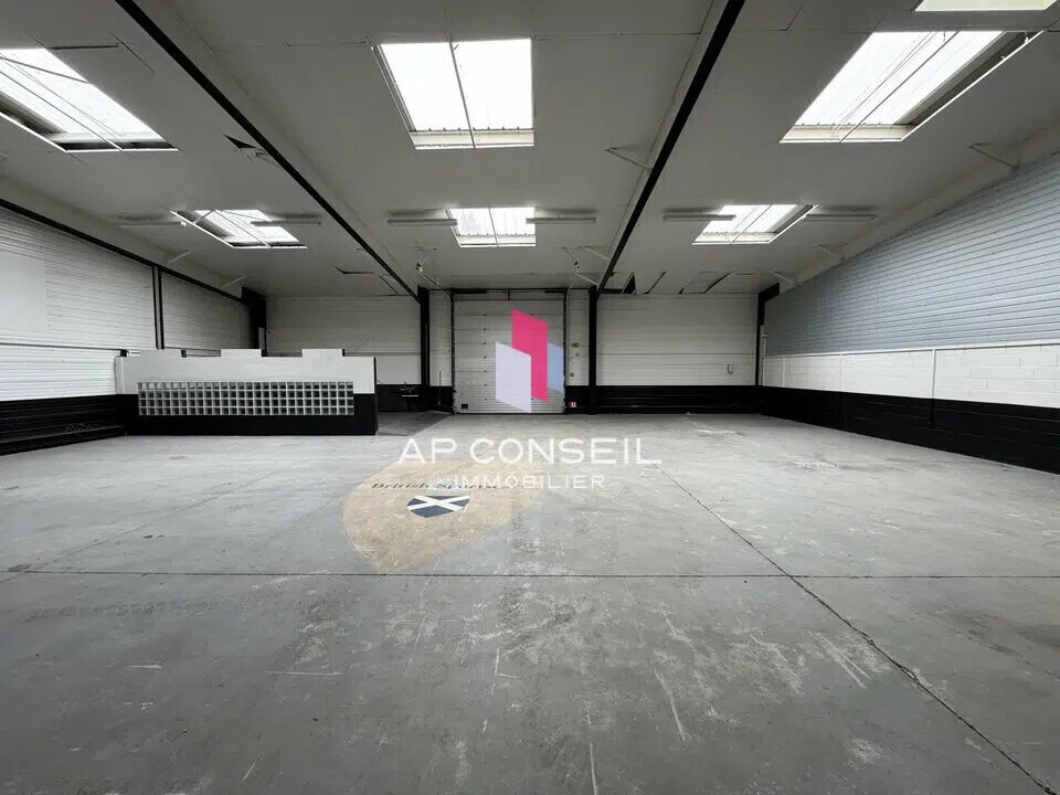 Bureaux/Local commercial dans Ecquevilly à louer Photo principale– Image 1 sur 5