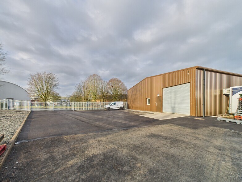 2 Catherinefield Industrial Estate, Dumfries à louer - Photo de l’immeuble – Image 2 sur 3