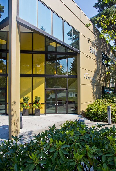 5010 148th Ave NE, Redmond, WA à louer - Photo de l’immeuble – Image 2 sur 4