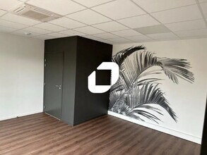 Local d'activités dans Bourgoin-Jallieu à vendre Photo intérieure– Image 1 sur 55